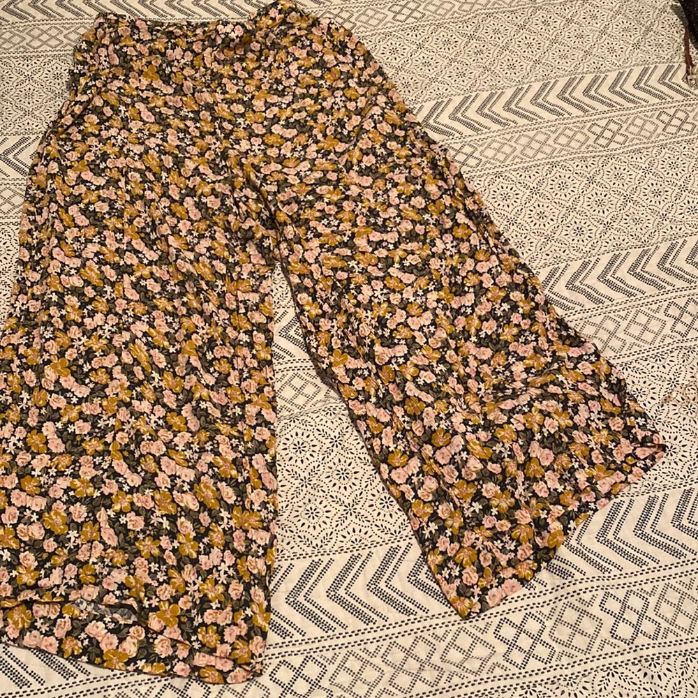 Floral american eaglaa wide capris size xsmall